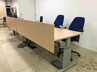 3 bureaus, 3 bureaustoelen - afbeelding 1 van  6