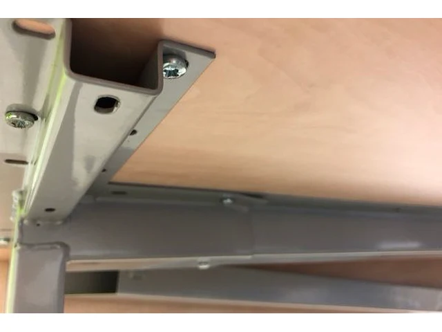 3 bureaus, 3 bureaustoelen - afbeelding 3 van  6
