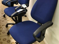 3 bureaus, 3 bureaustoelen - afbeelding 4 van  6