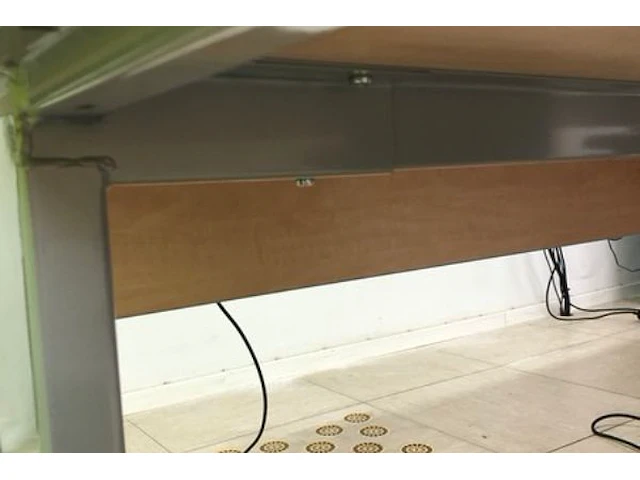 3 bureaus, 3 bureaustoelen - afbeelding 2 van  5
