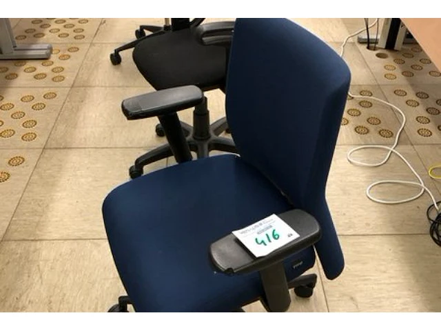 3 bureaus, 3 bureaustoelen - afbeelding 3 van  5