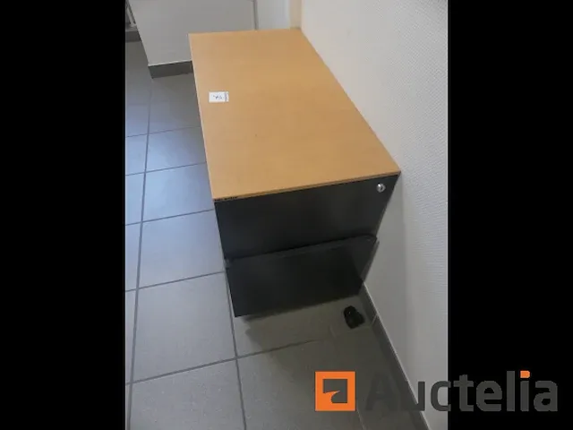 3 bureautafels met stoel en ladeblok - afbeelding 13 van  19