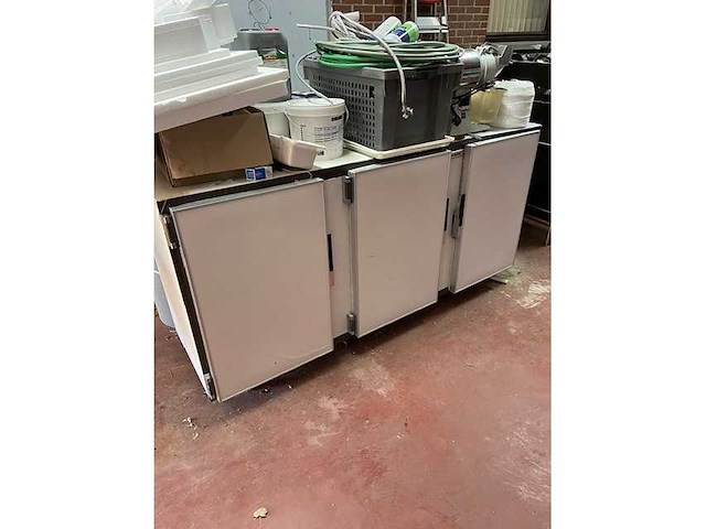 3 deuren - kast - afbeelding 1 van  1