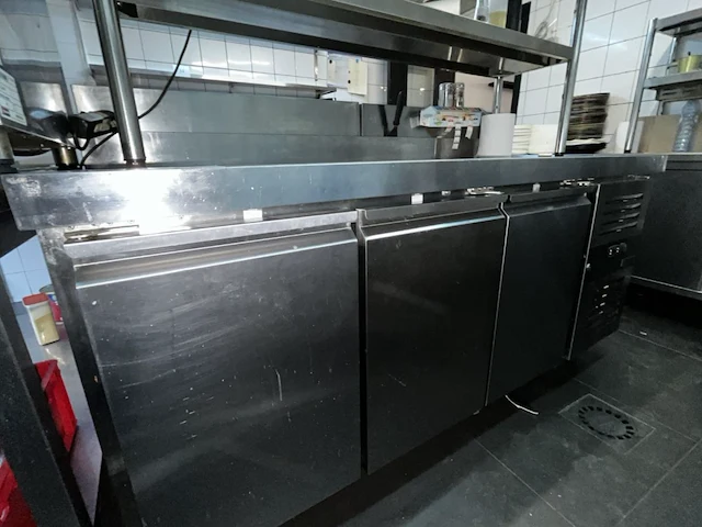 3 deurs rvs koelwerkbank ggmgastro - afbeelding 1 van  6