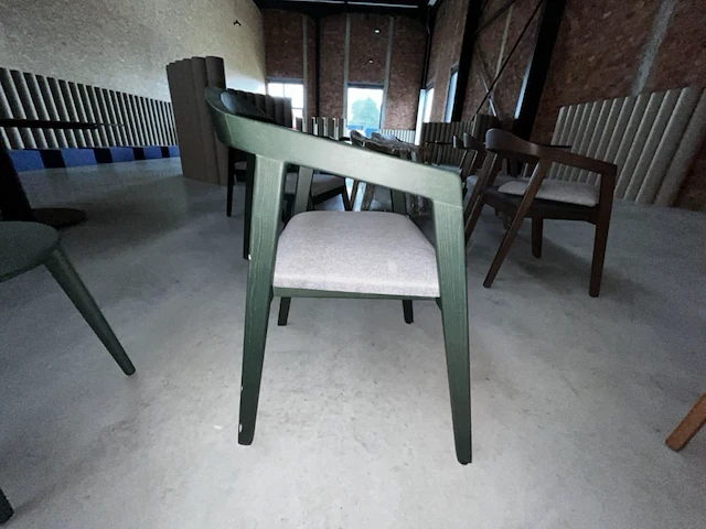 3 div houten stoelen - afbeelding 6 van  7