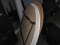 3 div rechthoekige tafels + 1 lot ronde tafels - afbeelding 2 van  4