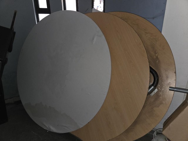 3 div rechthoekige tafels + 1 lot ronde tafels - afbeelding 3 van  4