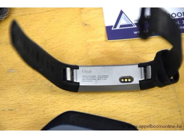 3 diverse activity trackers, werking niet gekend, zonder kabels - afbeelding 2 van  2