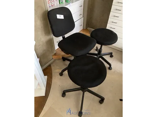 3 diverse bureaustoelen - afbeelding 1 van  5