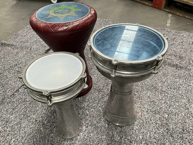 3 diverse darbuka’s - afbeelding 1 van  6