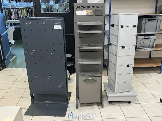 3 diverse displays - afbeelding 1 van  3