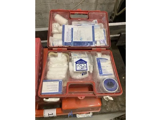 3 diverse ehbo-koffers - afbeelding 4 van  4