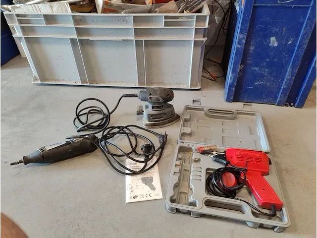 3 diverse elektrische gereedschappen - afbeelding 1 van  5
