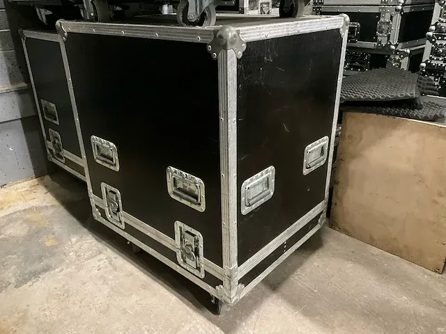 3 diverse flightcases, waaronder 2 verrijdbaar - afbeelding 1 van  3
