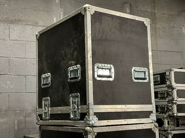 3 diverse flightcases, waaronder 2 verrijdbaar - afbeelding 2 van  3