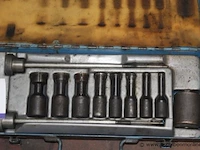 3 diverse gereedschapsets - afbeelding 2 van  4