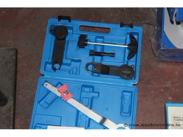 3 diverse gereedschapsets - afbeelding 2 van  3