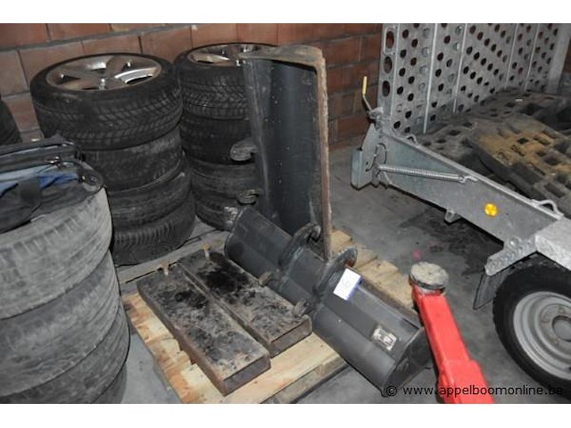 3 diverse graafbakken - afbeelding 1 van  2