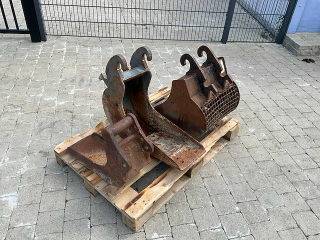 3 diverse graafbakken - afbeelding 1 van  12