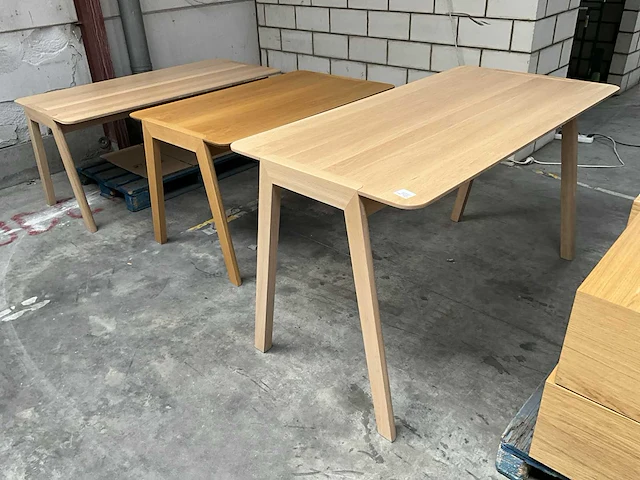 3 diverse houten tafels - afbeelding 1 van  9