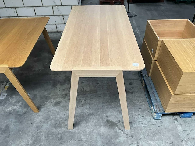 3 diverse houten tafels - afbeelding 2 van  9