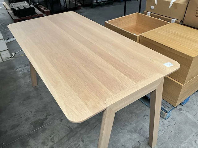 3 diverse houten tafels - afbeelding 3 van  9