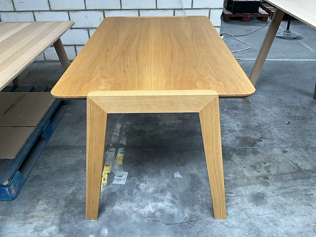 3 diverse houten tafels - afbeelding 4 van  9