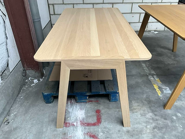3 diverse houten tafels - afbeelding 7 van  9