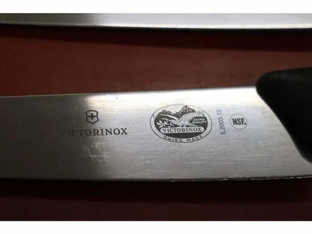 3 diverse koksmessen victorinox fibrox - afbeelding 4 van  5
