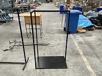 3 diverse metalen kledingrekken + verrijdbare bijzettafel - afbeelding 3 van  10