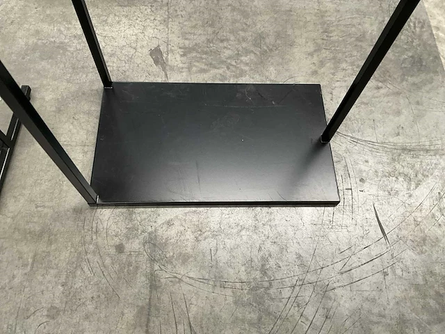 3 diverse metalen kledingrekken + verrijdbare bijzettafel - afbeelding 5 van  10