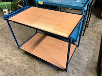 3 diverse metalen werkkarren + 2 metalen tafels - afbeelding 2 van  7