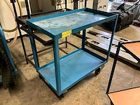 3 diverse metalen werkkarren + 2 metalen tafels - afbeelding 3 van  7