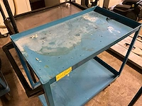 3 diverse metalen werkkarren + 2 metalen tafels - afbeelding 4 van  7