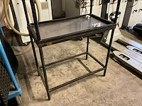 3 diverse metalen werkkarren + 2 metalen tafels - afbeelding 5 van  7