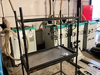 3 diverse metalen werkkarren + 2 metalen tafels - afbeelding 6 van  7