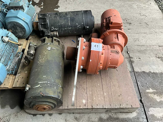 3 diverse motoren aeg ampe 132m - afbeelding 1 van  9