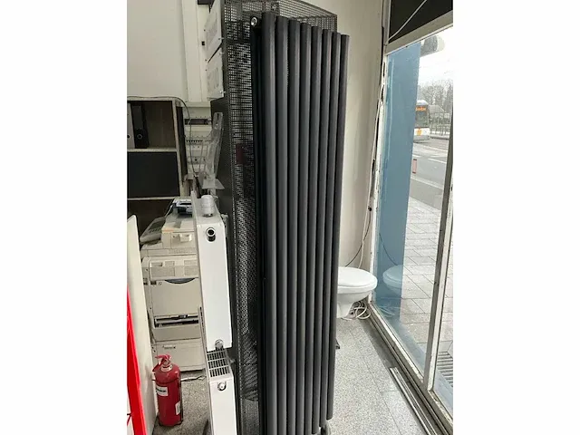 3 diverse radiatoren waaronder stelrad - afbeelding 4 van  5