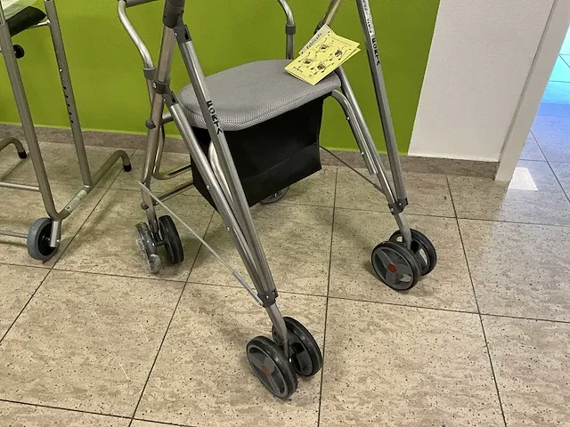 3 diverse rollators - afbeelding 5 van  10