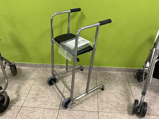3 diverse rollators - afbeelding 7 van  10