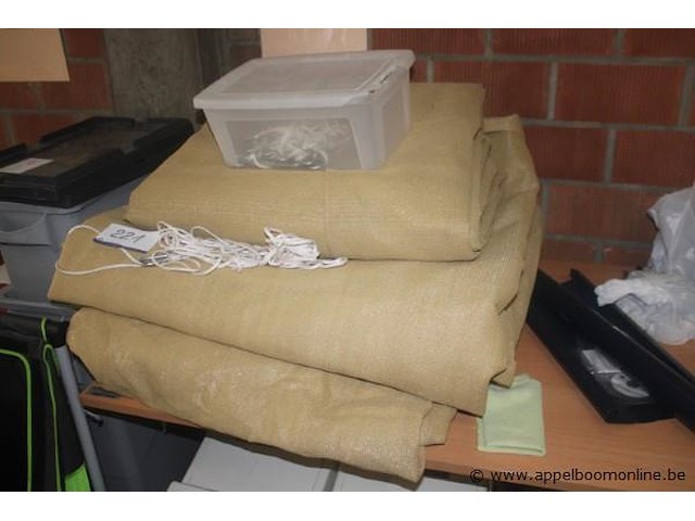 3 diverse schaduwdoeken - afbeelding 1 van  1