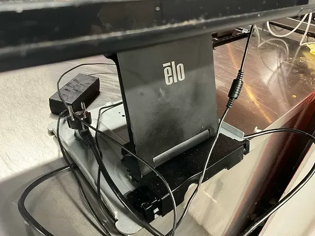 3 diverse tft-schermen, 2 mini pc’s en 3 ticketprinters - afbeelding 5 van  8