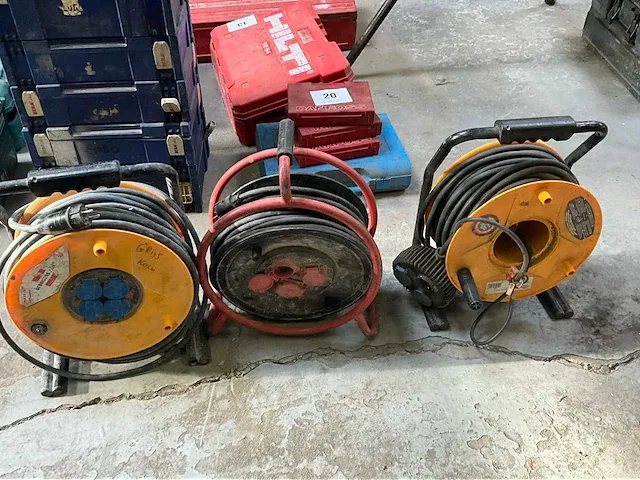 3 diverse verlengsnoerhaspels - afbeelding 1 van  3