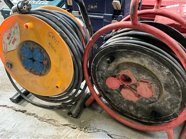 3 diverse verlengsnoerhaspels - afbeelding 3 van  3