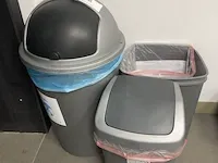 3 diverse vuilbakjes - afbeelding 1 van  2