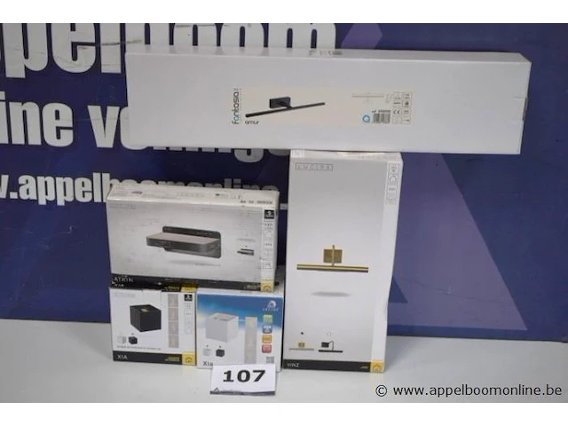3 diverse wandverlichtingen en 2 div plafondspots - afbeelding 1 van  4