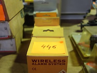 3 draadloze alarmsystemen en 2 rookmelders - afbeelding 1 van  2