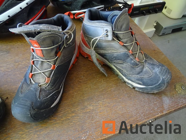 3 fietshelmen, 2 paar wandelschoenen (kinderen) - afbeelding 3 van  6