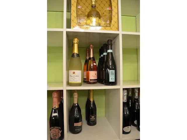 3 fl. mvsa non alcoholic sparkling 75cl, 2 fl. cava roger danoia 75cl, 2 fl. cava roger danoia brut 75cl, 2 fl. prosecco valdo extra dry 75cl, 2 fl. prosecco terra serena extra dry 75cl , 4 fl. munt siroop - afbeelding 1 van  7