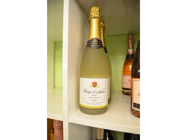 3 fl. mvsa non alcoholic sparkling 75cl, 2 fl. cava roger danoia 75cl, 2 fl. cava roger danoia brut 75cl, 2 fl. prosecco valdo extra dry 75cl, 2 fl. prosecco terra serena extra dry 75cl , 4 fl. munt siroop - afbeelding 4 van  7